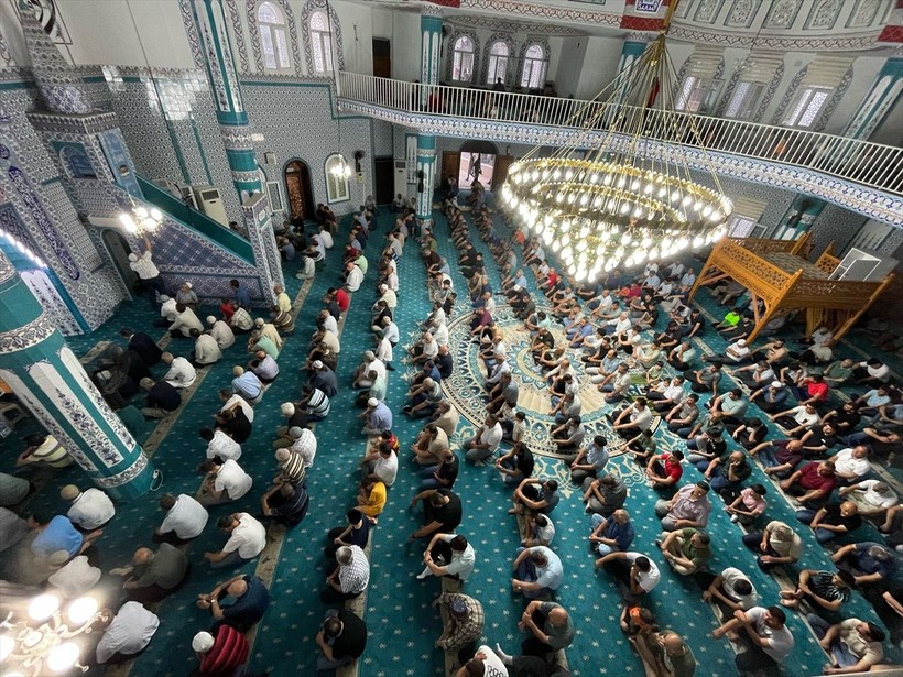 İslam aleminde bayram namazı coşkusu! Camiler doldu taştı - Resim: 138