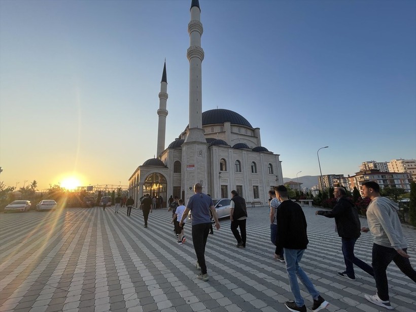 İslam aleminde bayram namazı coşkusu! Camiler doldu taştı - Resim: 128