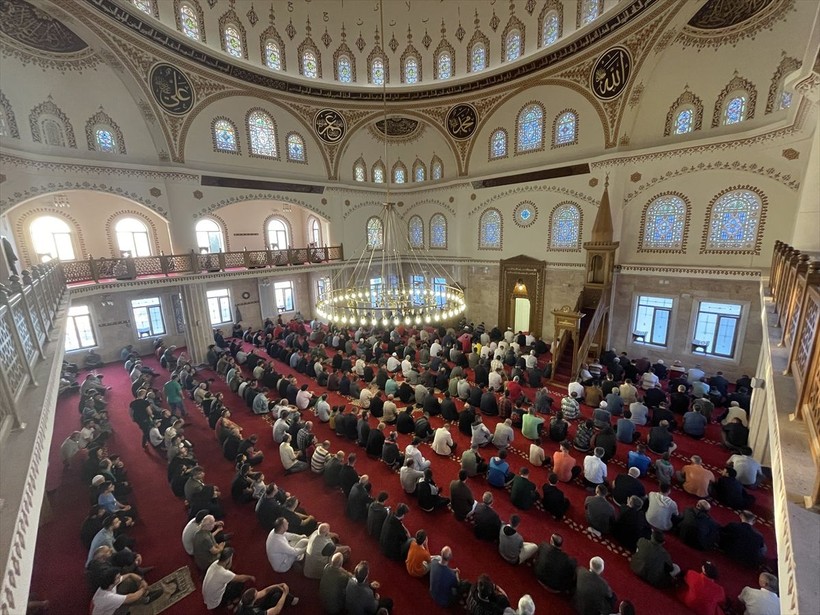 İslam aleminde bayram namazı coşkusu! Camiler doldu taştı - Resim: 130