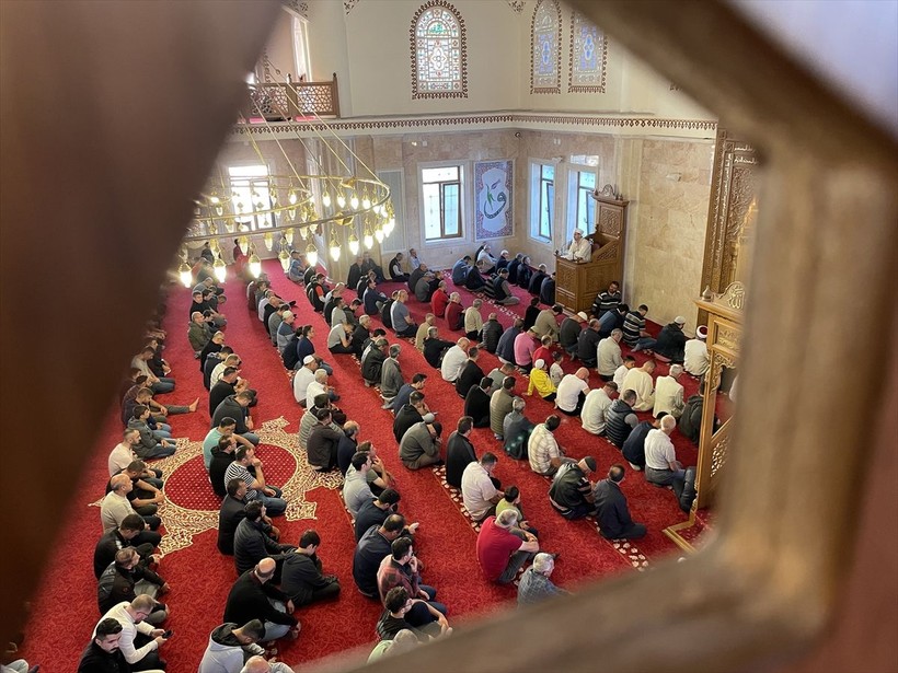 İslam aleminde bayram namazı coşkusu! Camiler doldu taştı - Resim: 131