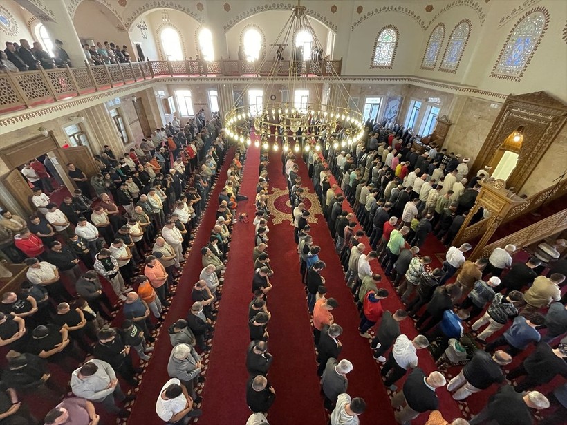 İslam aleminde bayram namazı coşkusu! Camiler doldu taştı - Resim: 135