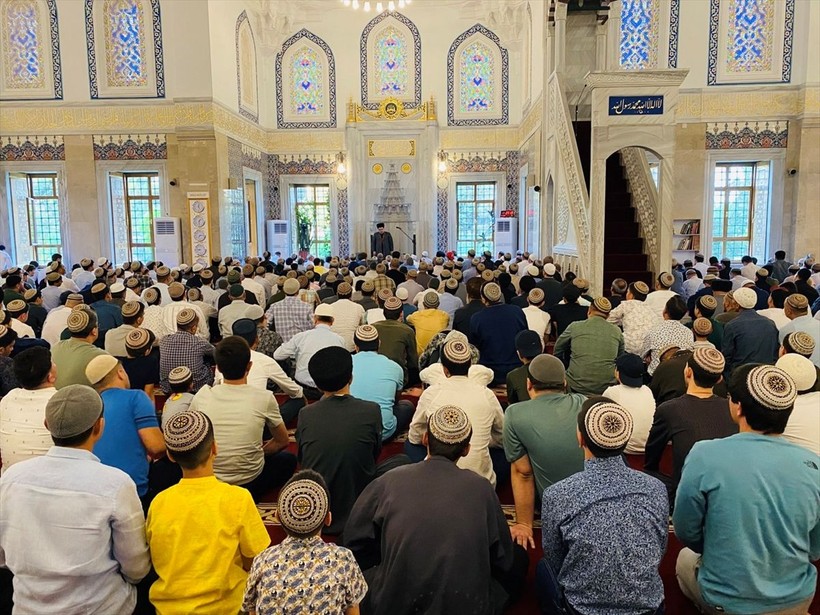 İslam aleminde bayram namazı coşkusu! Camiler doldu taştı - Resim: 178