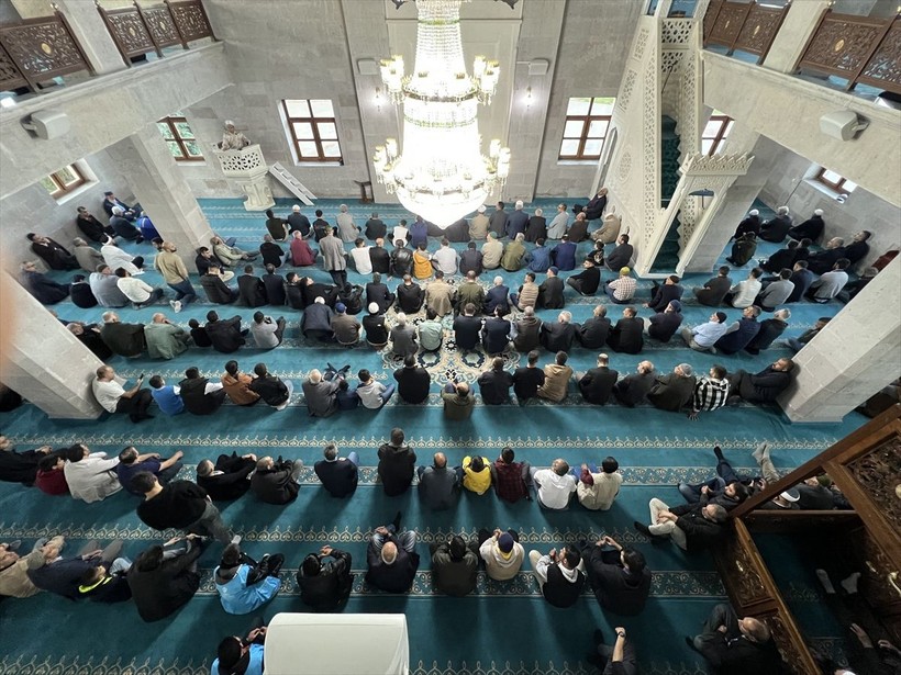 İslam aleminde bayram namazı coşkusu! Camiler doldu taştı - Resim: 89