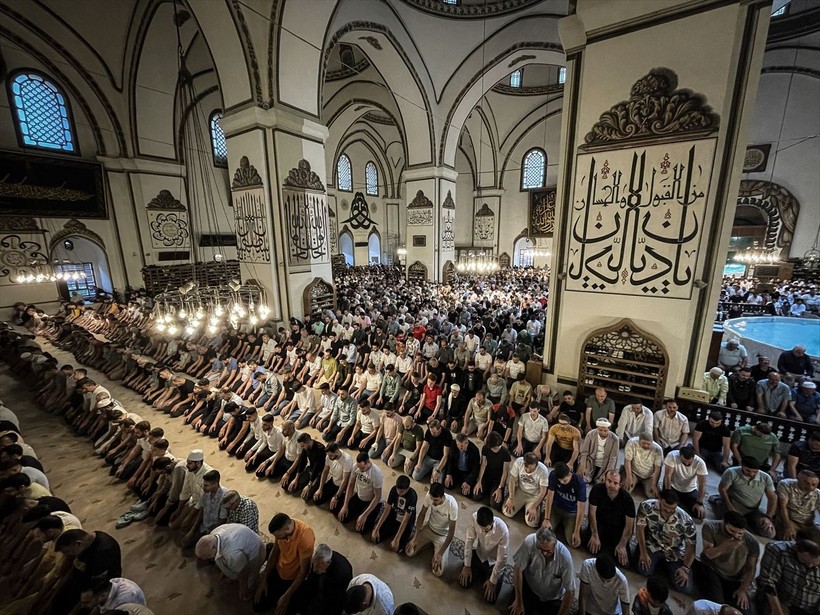 İslam aleminde bayram namazı coşkusu! Camiler doldu taştı - Resim: 66