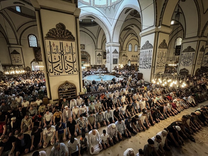 İslam aleminde bayram namazı coşkusu! Camiler doldu taştı - Resim: 67