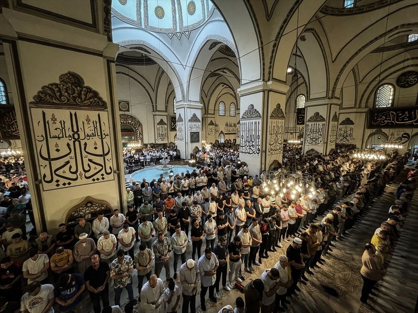 İslam aleminde bayram namazı coşkusu! Camiler doldu taştı - Resim: 69