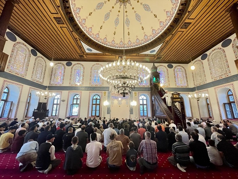 İslam aleminde bayram namazı coşkusu! Camiler doldu taştı - Resim: 52