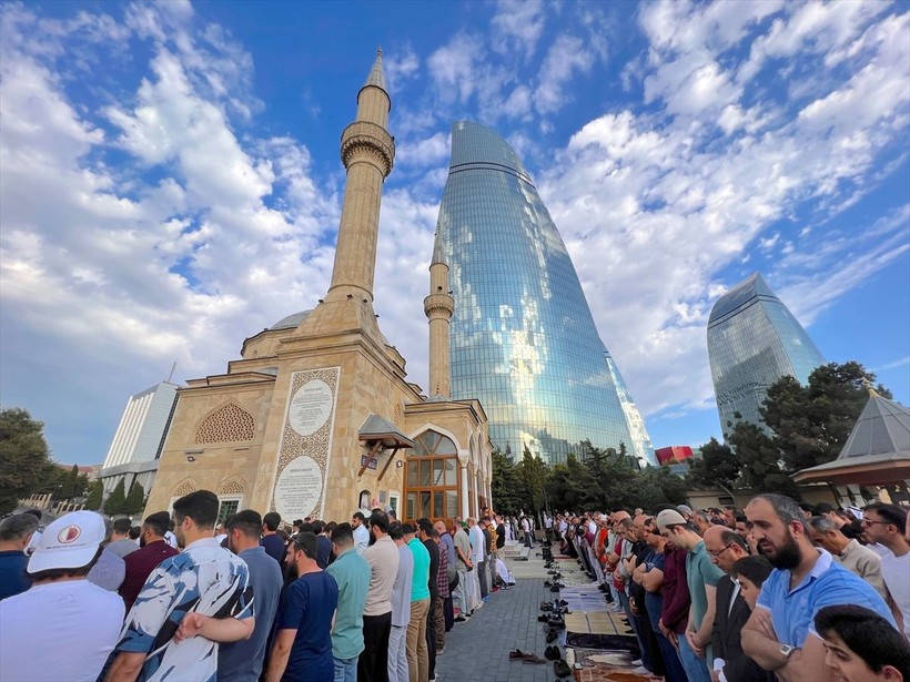 İslam aleminde bayram namazı coşkusu! Camiler doldu taştı - Resim: 165