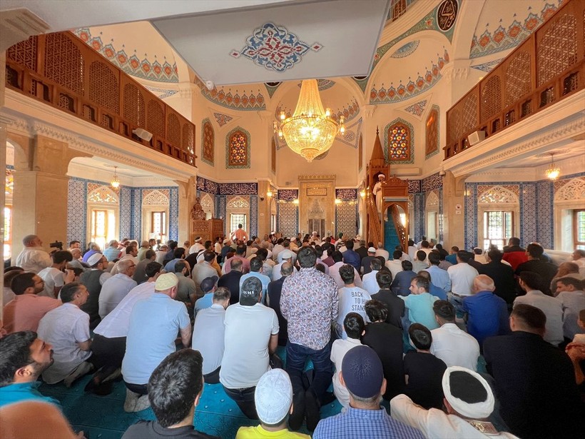 İslam aleminde bayram namazı coşkusu! Camiler doldu taştı - Resim: 169