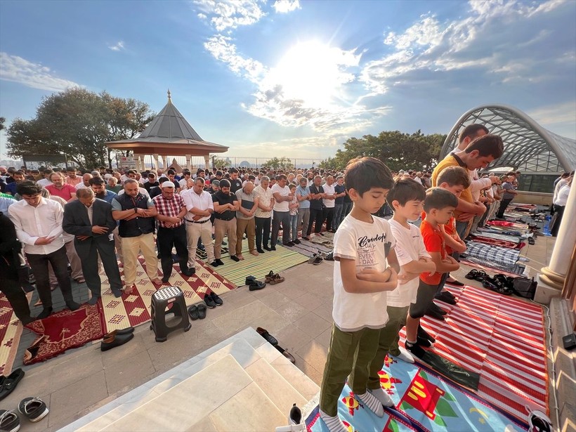 İslam aleminde bayram namazı coşkusu! Camiler doldu taştı - Resim: 177