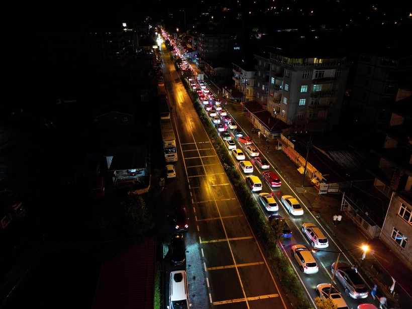 Telefon kayıt harcına zam geldi! Vatandaşlar sınır kapısında uzun kuyruklar oluşturdu - Resim: 12