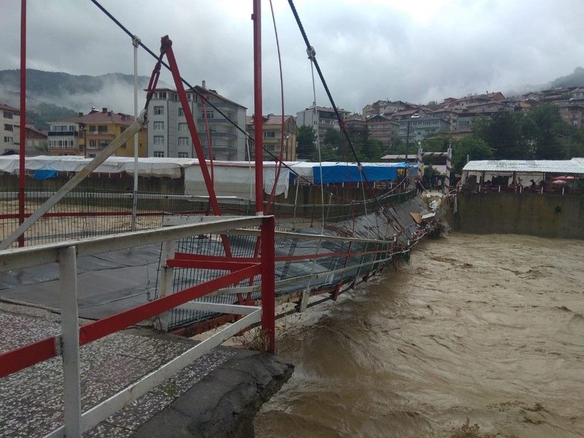 Salgın hastalık riski taşıyor! İki ilde denize girmek yasaklandı - Resim: 2