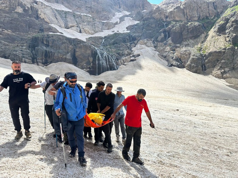 Cilo buzullarında kaybolan 2 kişiyi arama çalışmaları yarına bırakıldı - Resim: 15