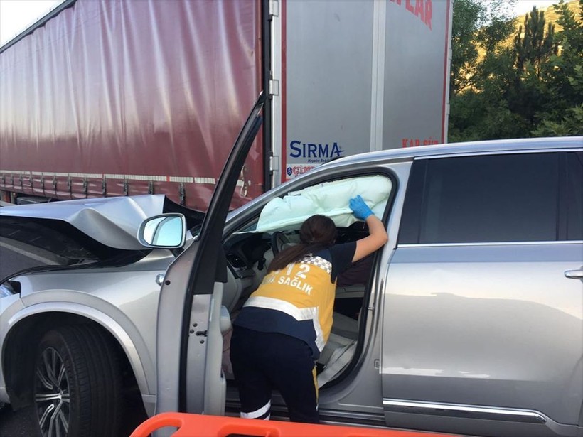 Son Dakika: Ünlü şarkıcı Tan Taşçı trafik kazası geçirdi! Volvo marka cipin son hali kazanın boyutunu gözler önüne serdi - Resim: 8