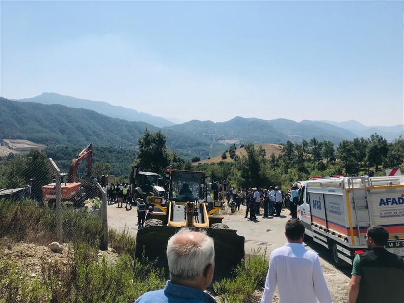 Son Dakika: Kahramanmaraş'ta feci kaza! Kamyon cenaze namazı kılanların arasına daldı: Ölü ve yaralılar var - Resim : 5