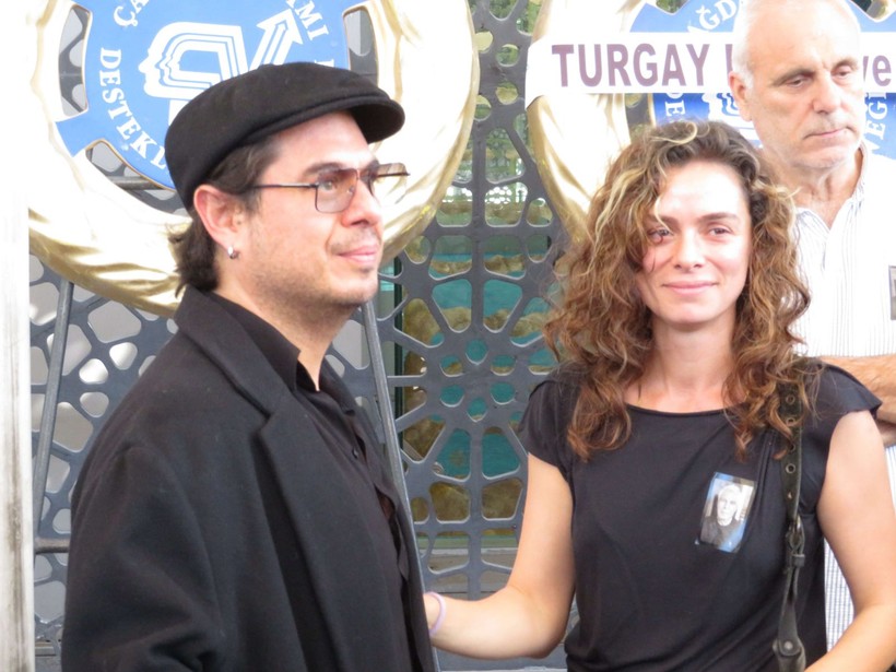 Oyuncu Özge Özpirinçci'nin acı günü! Babası Kadri Emrah Özpirinçci'yi son yolculuğuna uğurladı - Resim: 11