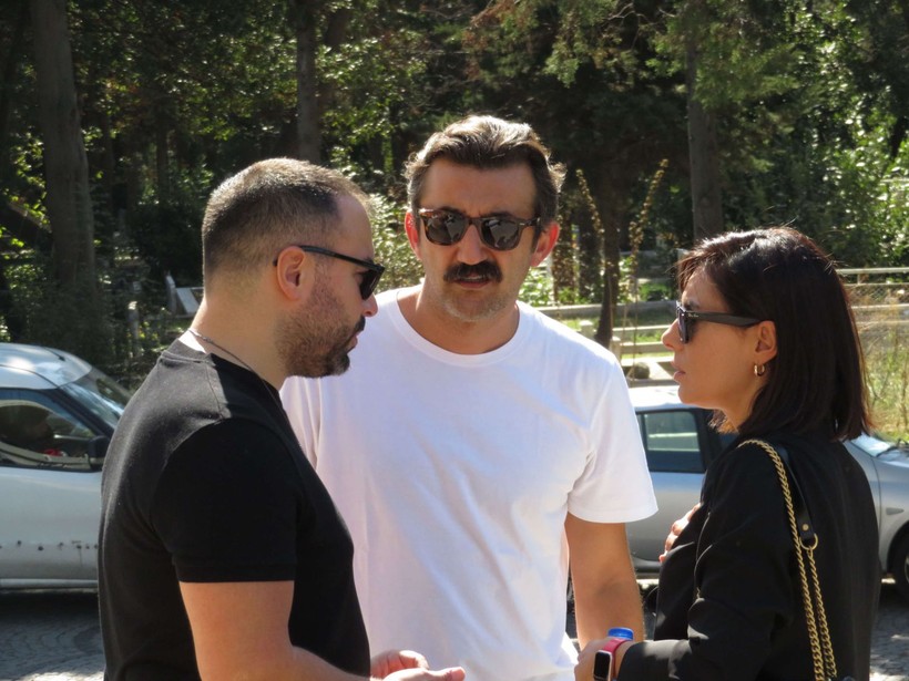 Oyuncu Özge Özpirinçci'nin acı günü! Babası Kadri Emrah Özpirinçci'yi son yolculuğuna uğurladı - Resim: 12