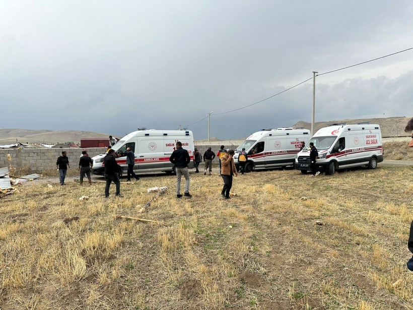 Van'ı hortum vurdu! Onlarca hayvan telef oldu - Resim: 5