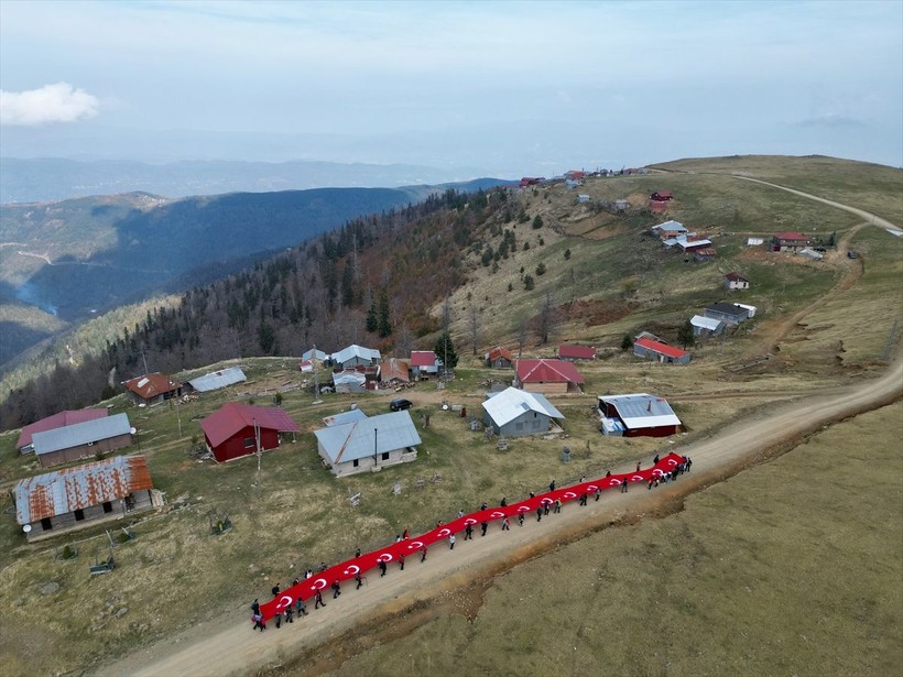 Türkiye iliklerine kadar Cumhuriyet'i kutluyor! Nereye baksan kırmızı-beyaz! 🤍❤️Meydanlarda 7'den 70'e 100. yıl coşkusu - Resim: 203