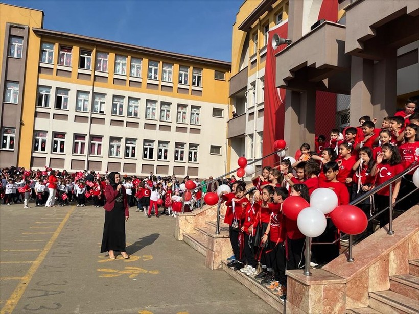Türkiye iliklerine kadar Cumhuriyet'i kutluyor! Nereye baksan kırmızı-beyaz! 🤍❤️Meydanlarda 7'den 70'e 100. yıl coşkusu - Resim: 354
