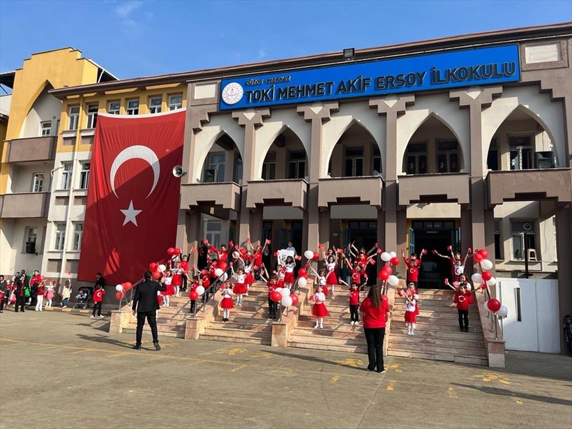 Türkiye iliklerine kadar Cumhuriyet'i kutluyor! Nereye baksan kırmızı-beyaz! 🤍❤️Meydanlarda 7'den 70'e 100. yıl coşkusu - Resim: 355