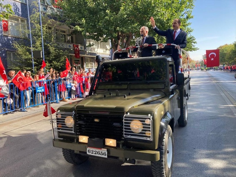 Türkiye iliklerine kadar Cumhuriyet'i kutluyor! Nereye baksan kırmızı-beyaz! 🤍❤️Meydanlarda 7'den 70'e 100. yıl coşkusu - Resim: 458