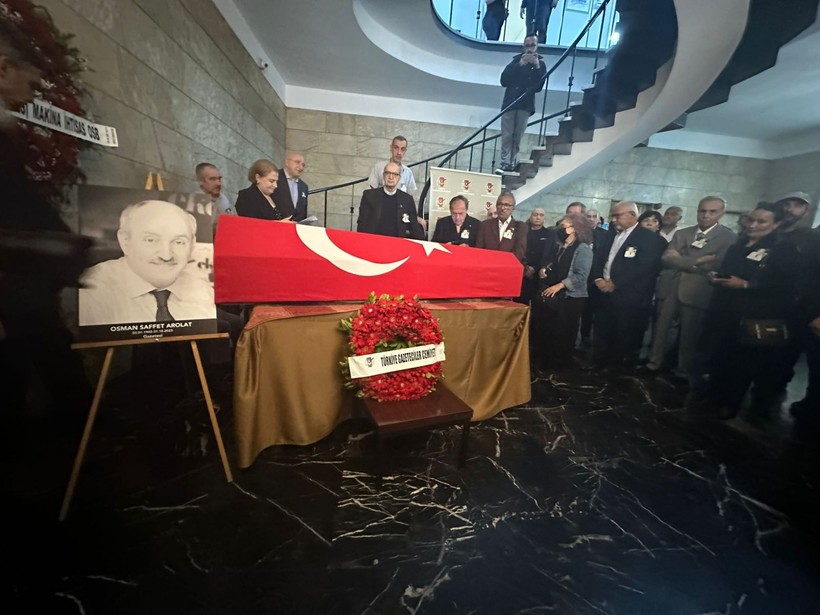 Gazeteci Osman Saffet Arolat son yolculuğuna uğurlandı - Resim: 6