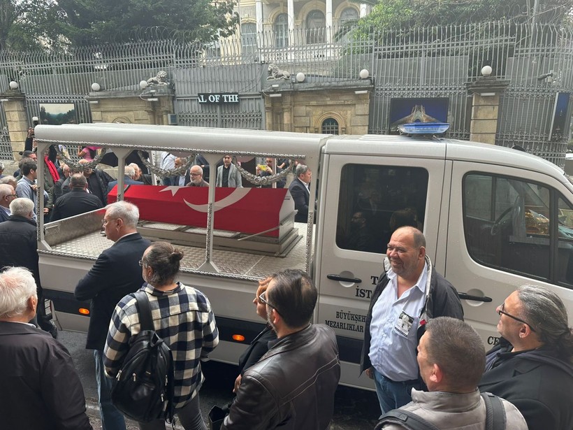 Gazeteci Osman Saffet Arolat son yolculuğuna uğurlandı - Resim: 4