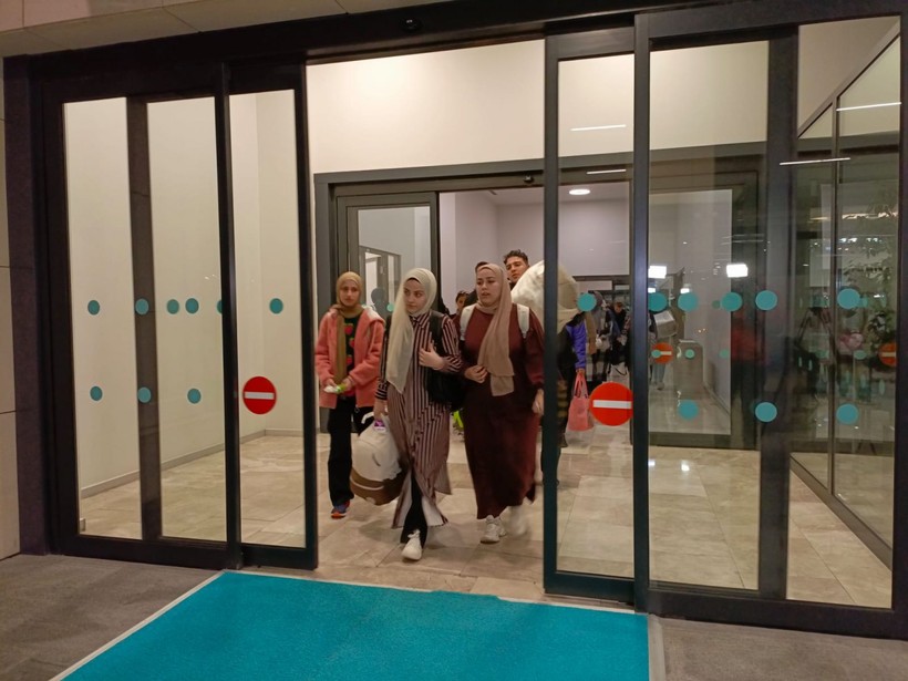 Gazze'den tahliye edilen 68 kişi İstanbul'a geldi - Resim: 1