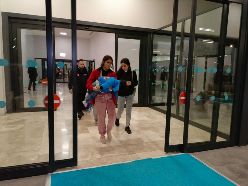 Gazze'den tahliye edilen 68 kişi İstanbul'a geldi - Resim: 6