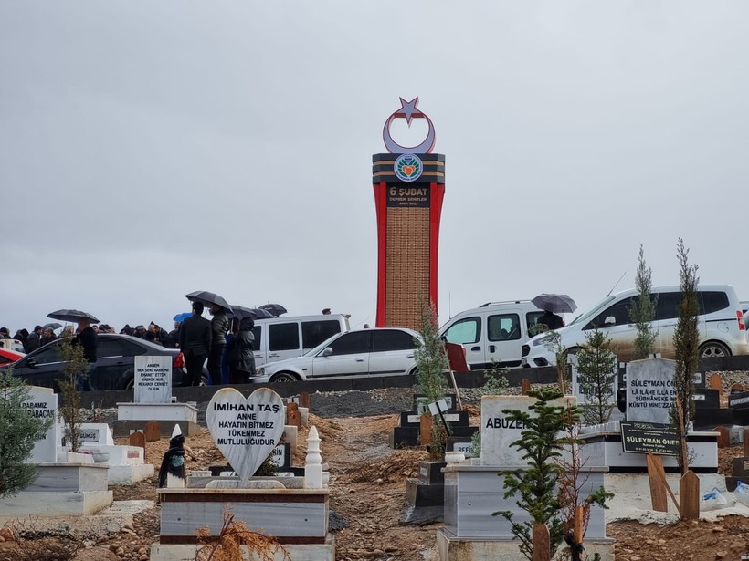 Kahramanmaraş merkezli depremlerde Malatya'da hayatını kaybedenler için anıt hazırlandı - Resim : 1