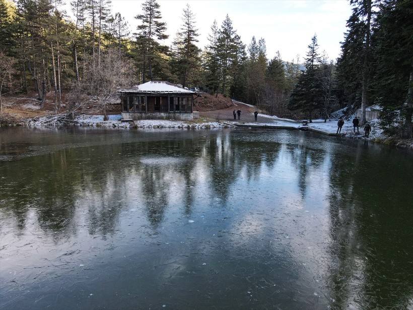 Kastamonu'da soğuk hava etkili oluyor! Yeşil Göl'ün yüzeyi dondu - Resim: 6