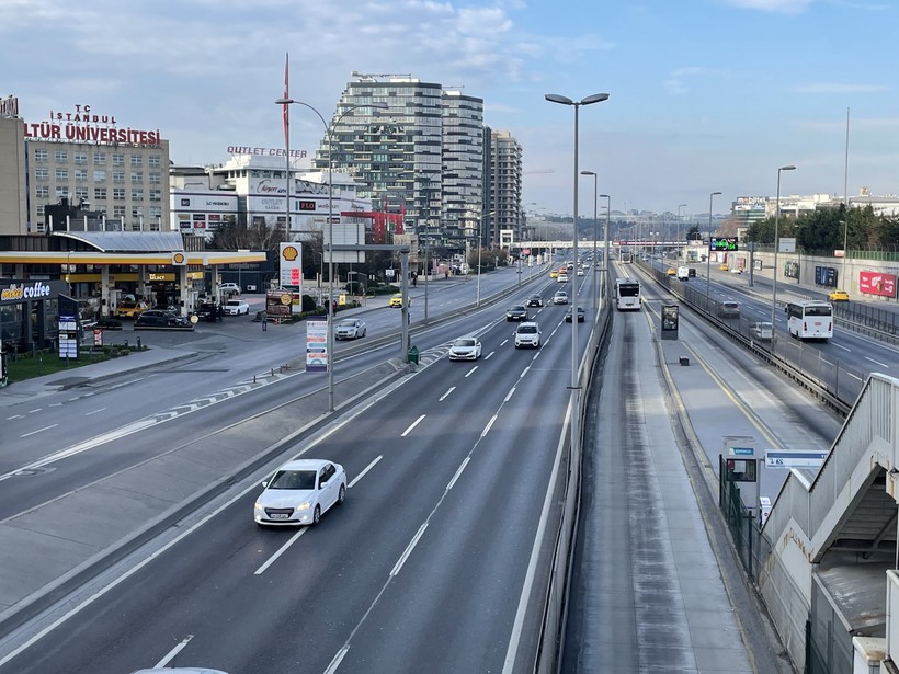 İstanbul'da yeni yılın ilk günü | Cadde ve sokaklar boş kaldı, trafik yüzde 1'e düştü - Resim : 3