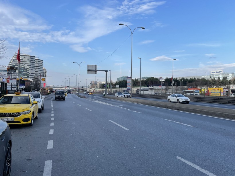 İstanbul'da yeni yılın ilk günü | Cadde ve sokaklar boş kaldı, trafik yüzde 1'e düştü - Resim : 2