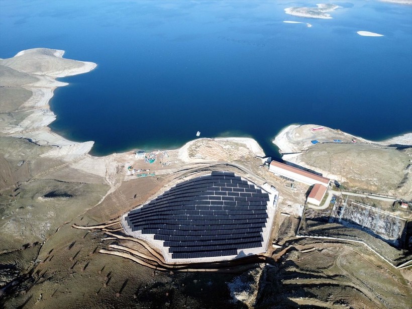 Elazığ'da çiftçilerin kullandığı elektriğin maliyeti güneş enerjisi santrali yatırımıyla düşecek - Resim: 1