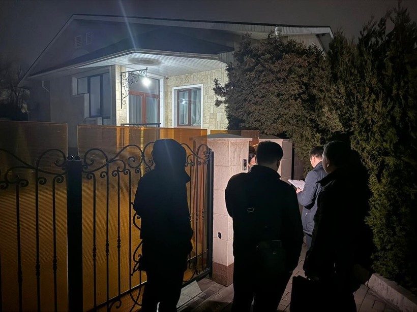 Kırgızistan'da darbe hazırlığında olduğu belirtilen gruba operasyon düzenlendi - Resim: 11