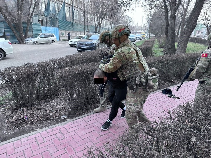 Kırgızistan'da darbe hazırlığında olduğu belirtilen gruba operasyon düzenlendi - Resim: 6