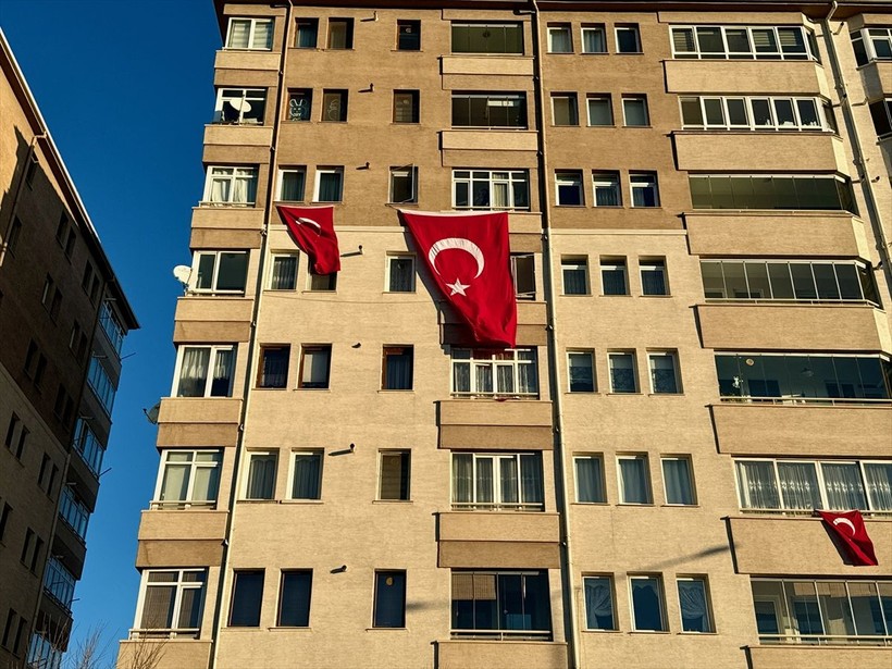 Şehit haberleri yasa boğdu! İşte ünlülerden gelen paylaşım - Resim: 1