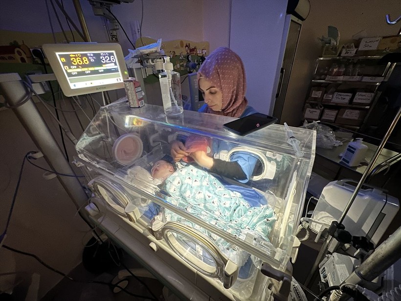 Gazze'deki prematüre bebeklerin canı tehlikede! Elektrik kesintileriyle karşı karşıya - Resim: 7
