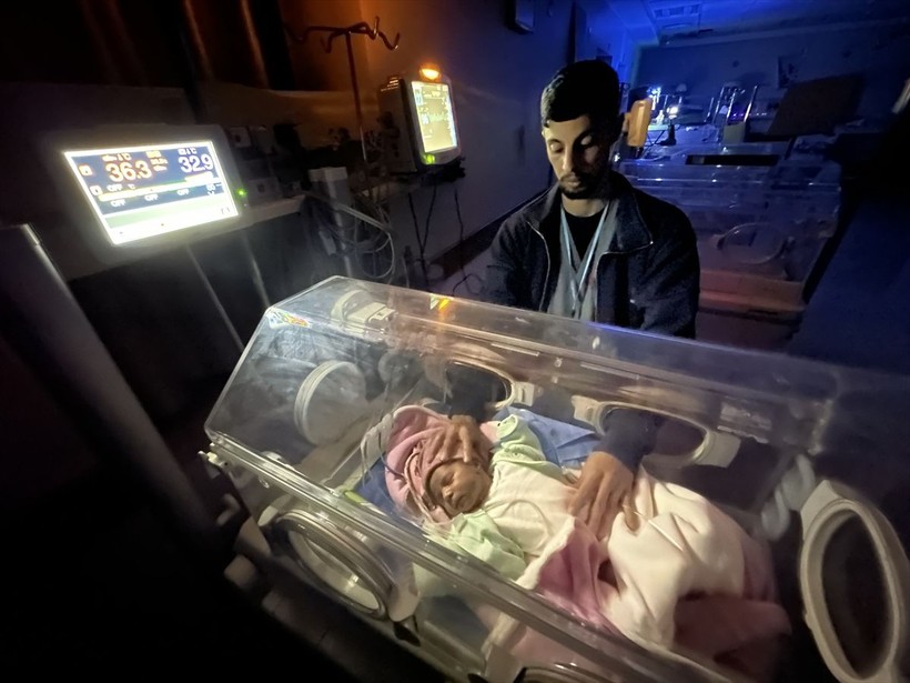 Gazze'deki prematüre bebeklerin canı tehlikede! Elektrik kesintileriyle karşı karşıya - Resim: 14