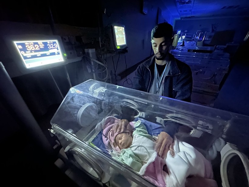 Gazze'deki prematüre bebeklerin canı tehlikede! Elektrik kesintileriyle karşı karşıya - Resim: 17