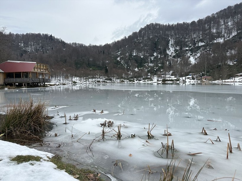 Sakarya'daki Keremali Gölü'nün yüzeyi buz tuttu - Resim: 7