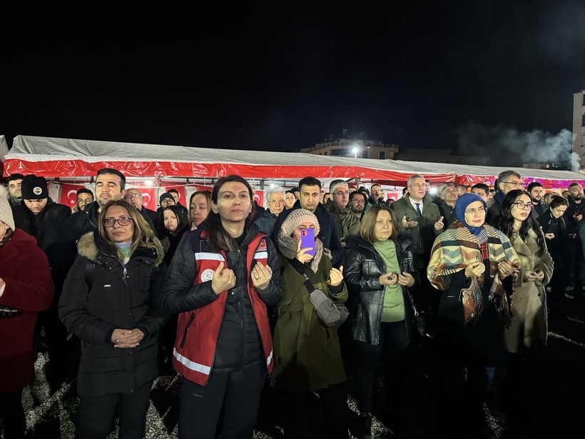 Hatay, Adıyaman ve Osmaniye'de hayatını kaybedenler için 'sessiz yürüyüş' düzenlendi - Resim: 22