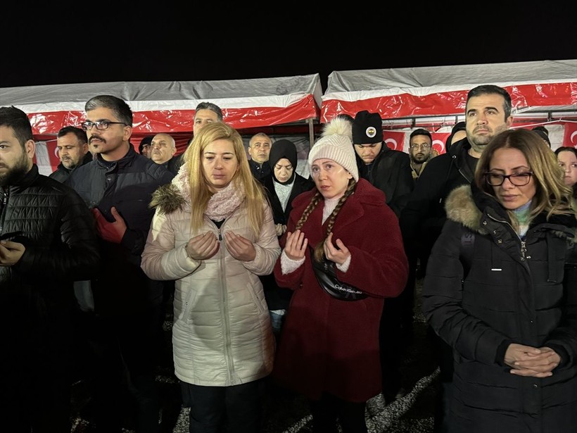 Hatay, Adıyaman ve Osmaniye'de hayatını kaybedenler için 'sessiz yürüyüş' düzenlendi - Resim: 23