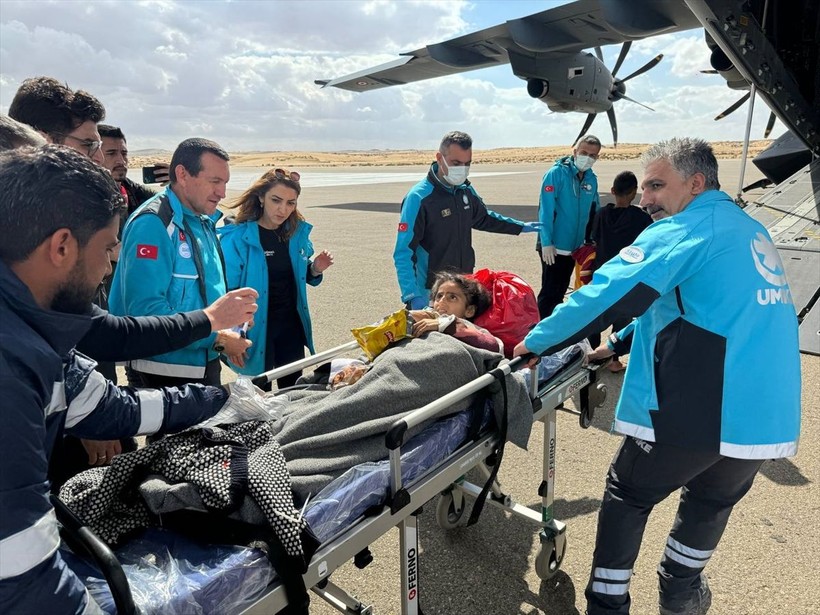 Gazzeli hastaları taşıyan uçak Ankara'ya hareket etti - Resim: 2