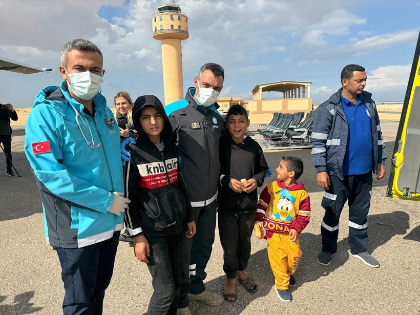 Gazzeli hastaları taşıyan uçak Ankara'ya hareket etti - Resim: 6
