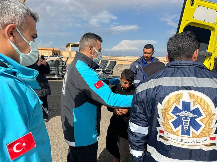 Gazzeli hastaları taşıyan uçak Ankara'ya hareket etti - Resim: 8