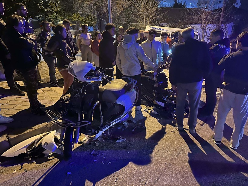 Kuşadası'nda motosikletlerin kafaya kafaya çarpıştığı anlar kamerada - Resim: 5