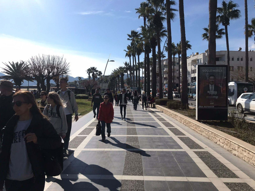 Marmaris'te Şubat ayında deniz sefası: Yüzmeyi çok seviyorum yaz gibi - Resim: 1