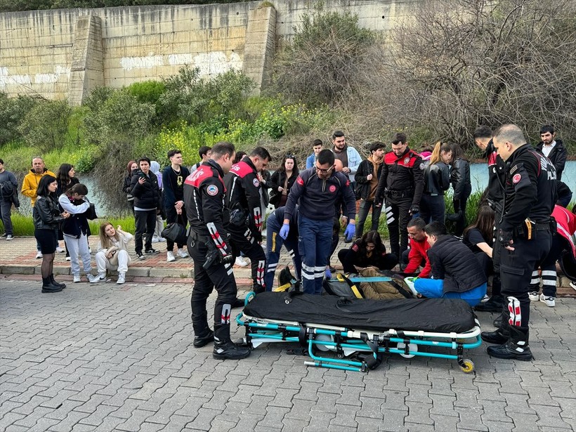 Aydın'ın Efeler ilçesinde halk otobüsünün devrilmesi sonucu 28 kişi yaralandı - Resim: 2